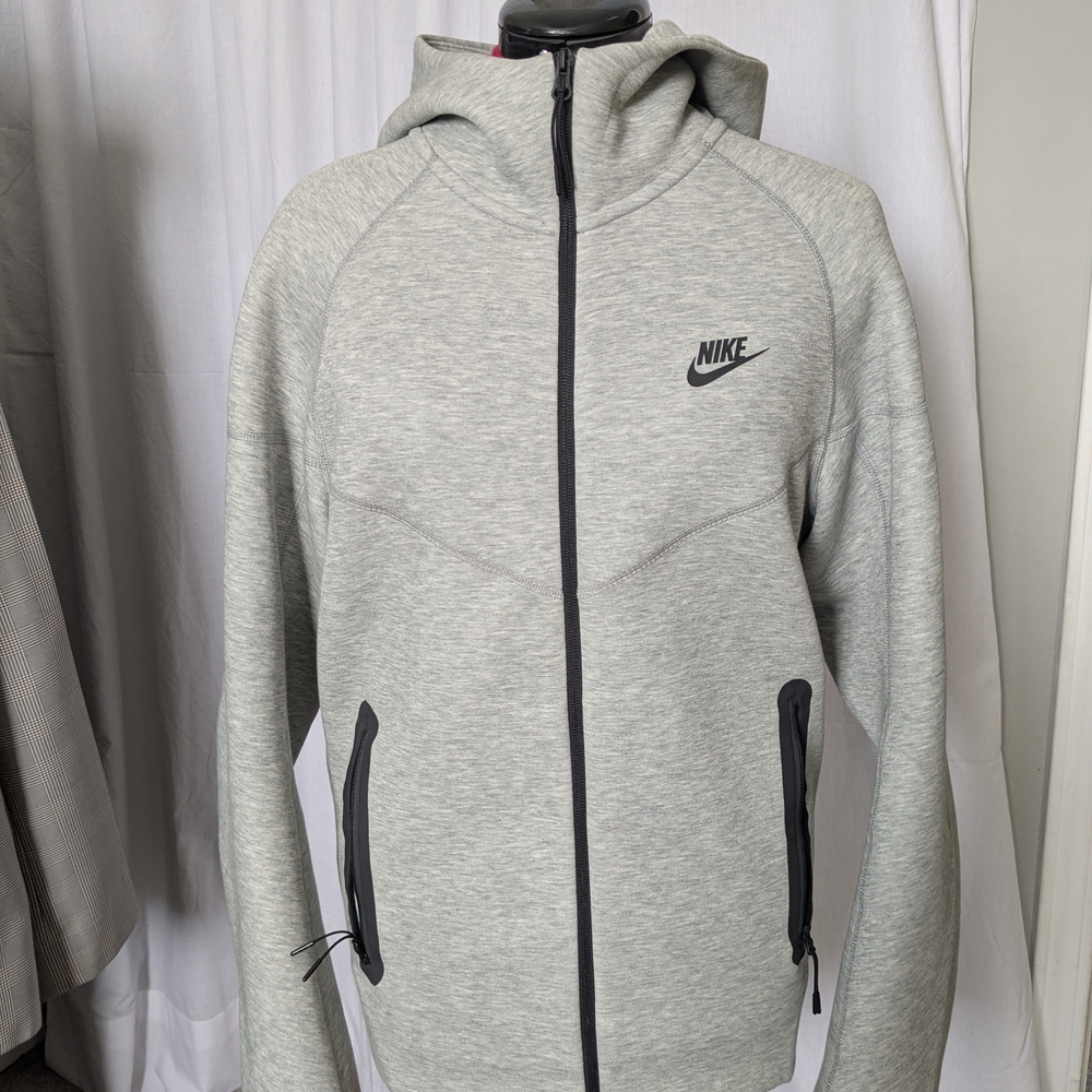 Nike Men's Gray Hooded Jacket